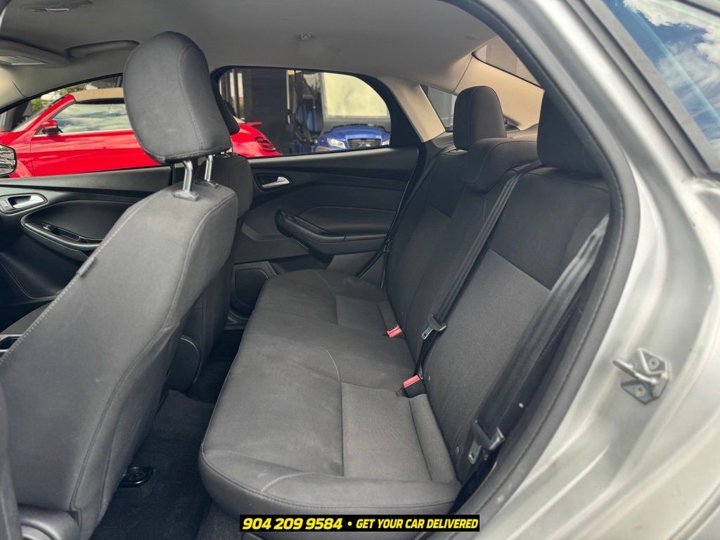 Used 2017 Ford Focus SE FWD image 16