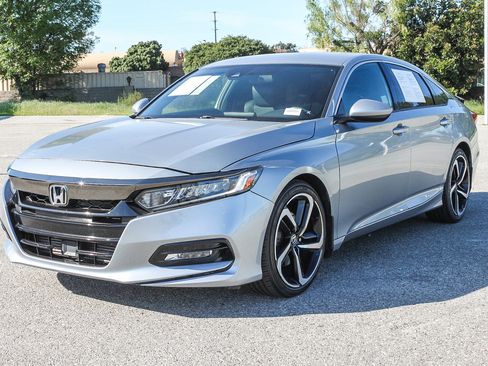 Used 2018 Honda Accord Sport image 3