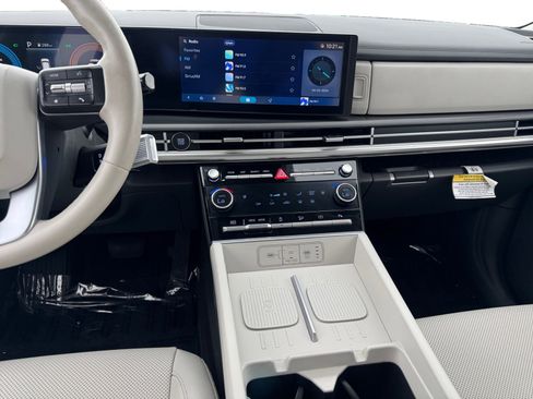 Used 2025 Hyundai Santa Fe SEL image 11