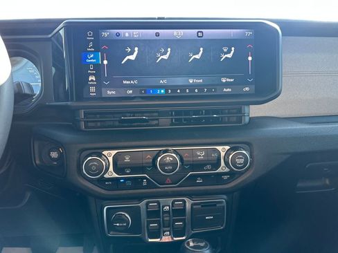 Used 2024 Jeep Wrangler Unlimited image 23