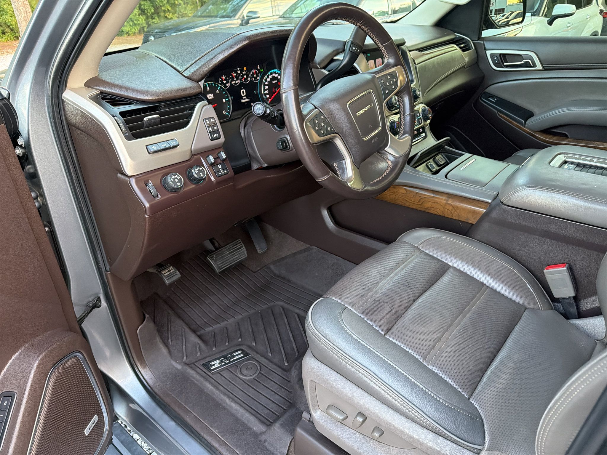 Used 2020 GMC Yukon Denali w/ Denali Ultimate Package AWD/4WD image 15