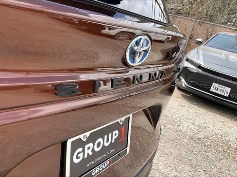 Used 2024 Toyota Sienna LE image 30