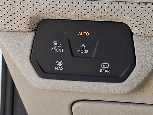 Used 2025 Volkswagen Atlas SE AWD/4WD image 24