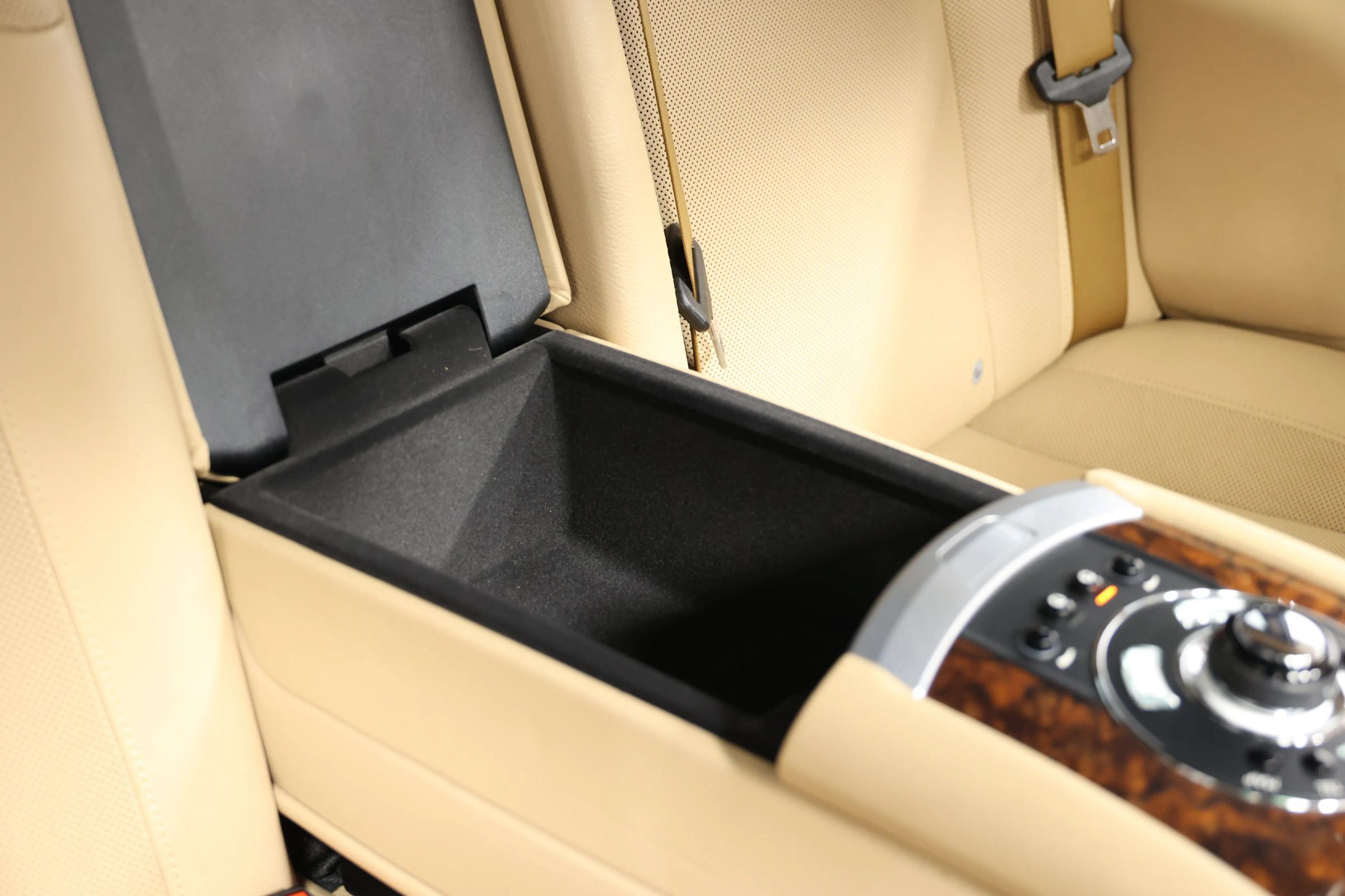 Used 2011 Rolls-Royce Ghost RWD image 91