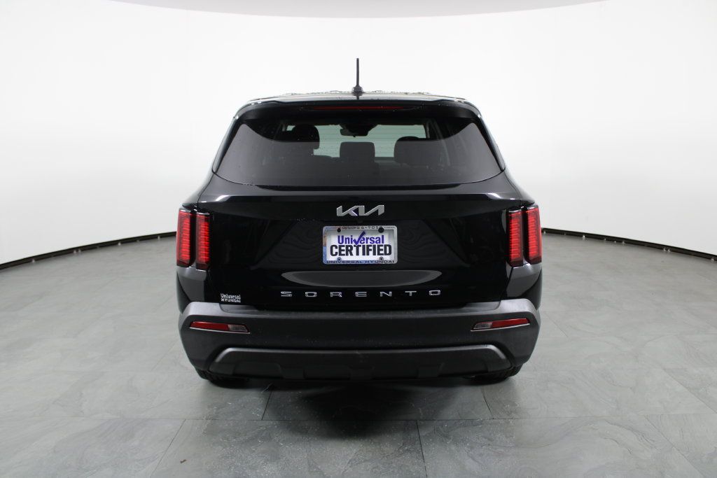 Used 2022 Kia Sorento LX FWD image 9