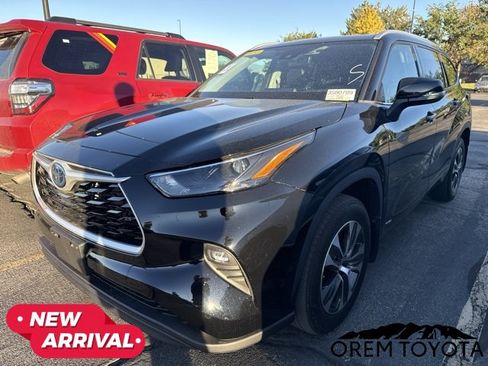 Used 2022 Toyota Highlander XLE AWD/4WD image 12