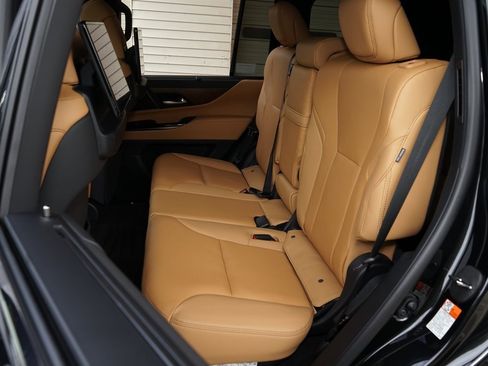 Used 2026 Lexus LX 700h Luxury image 24