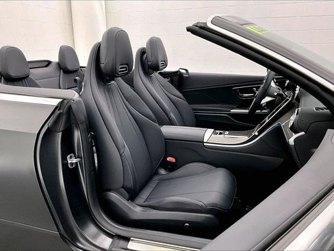 Used 2026 Mercedes-Benz CLE 300 4MATIC Cabriolet image 6