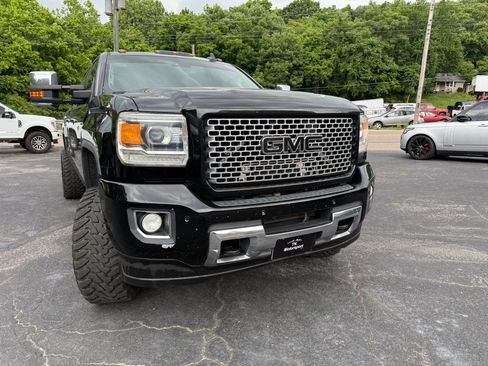 Used 2016 GMC Sierra 2500 Denali w/ Duramax Plus Package AWD/4WD image 19