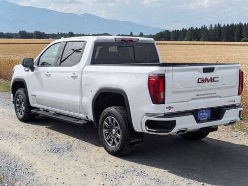 Used 2024 GMC Sierra 1500 AT4 w/ Technology Package image 4