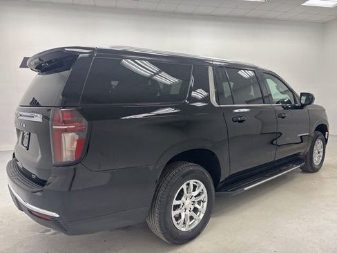 Used 2024 Chevrolet Suburban LT image 5