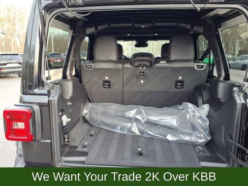 Used 2025 Jeep Wrangler Unlimited Rubicon image 24