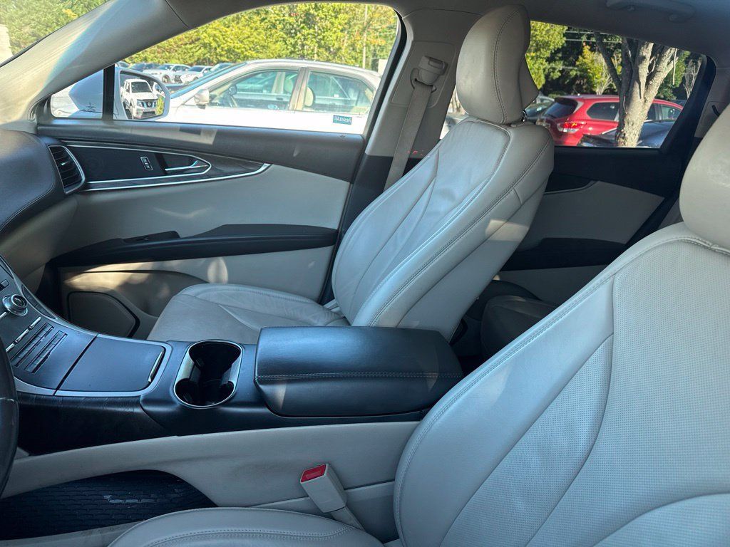 Used 2018 Lincoln MKX Reserve w/ Lincoln MKX Climate Package FWD image 5