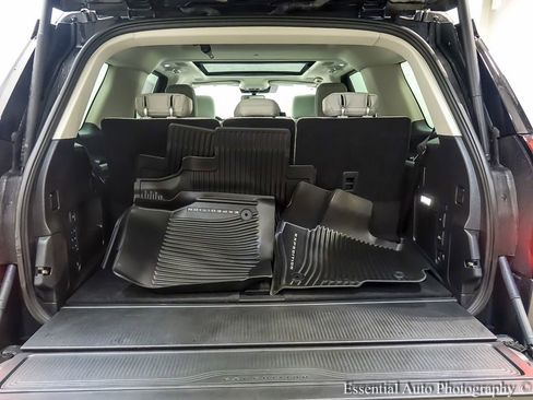 Used 2025 Ford Expedition Platinum w/ Platinum Ultimate Package AWD/4WD image 25