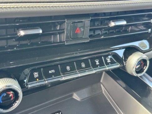 New 2025 Chevrolet Suburban Premier image 19