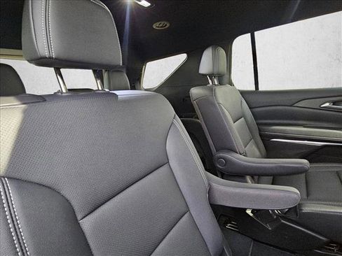 Used 2026 Chevrolet Traverse LT image 24