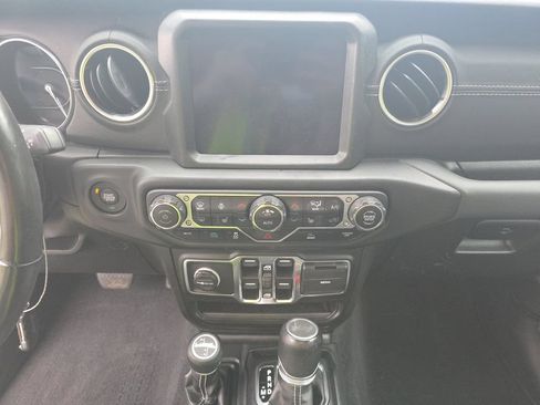 Used 2023 Jeep Wrangler Unlimited Sahara w/ Cold Weather Group AWD/4WD image 6