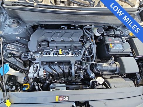 Used 2025 Hyundai Venue SEL FWD image 13