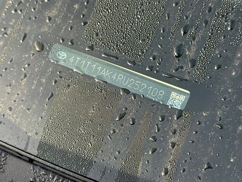 Used 2024 Toyota Camry SE image 12