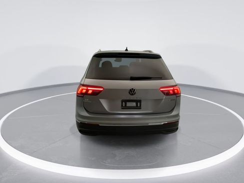 Used 2022 Volkswagen Tiguan SE AWD/4WD image 5