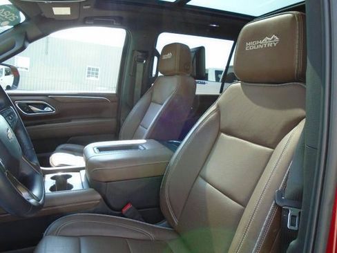 Certified 2024 Chevrolet Suburban High Country w/ Advanced Technology Package AWD/4WD image 18