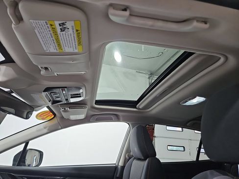 Used 2020 Subaru Crosstrek 2.0i Premium w/ Moonroof Package 2 AWD/4WD image 21