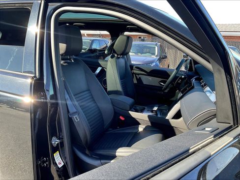 Used 2025 Land Rover Discovery Sport Dynamic SE image 9