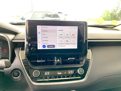 Used 2023 Toyota Corolla Cross XLE w/ Convenience Package image 17