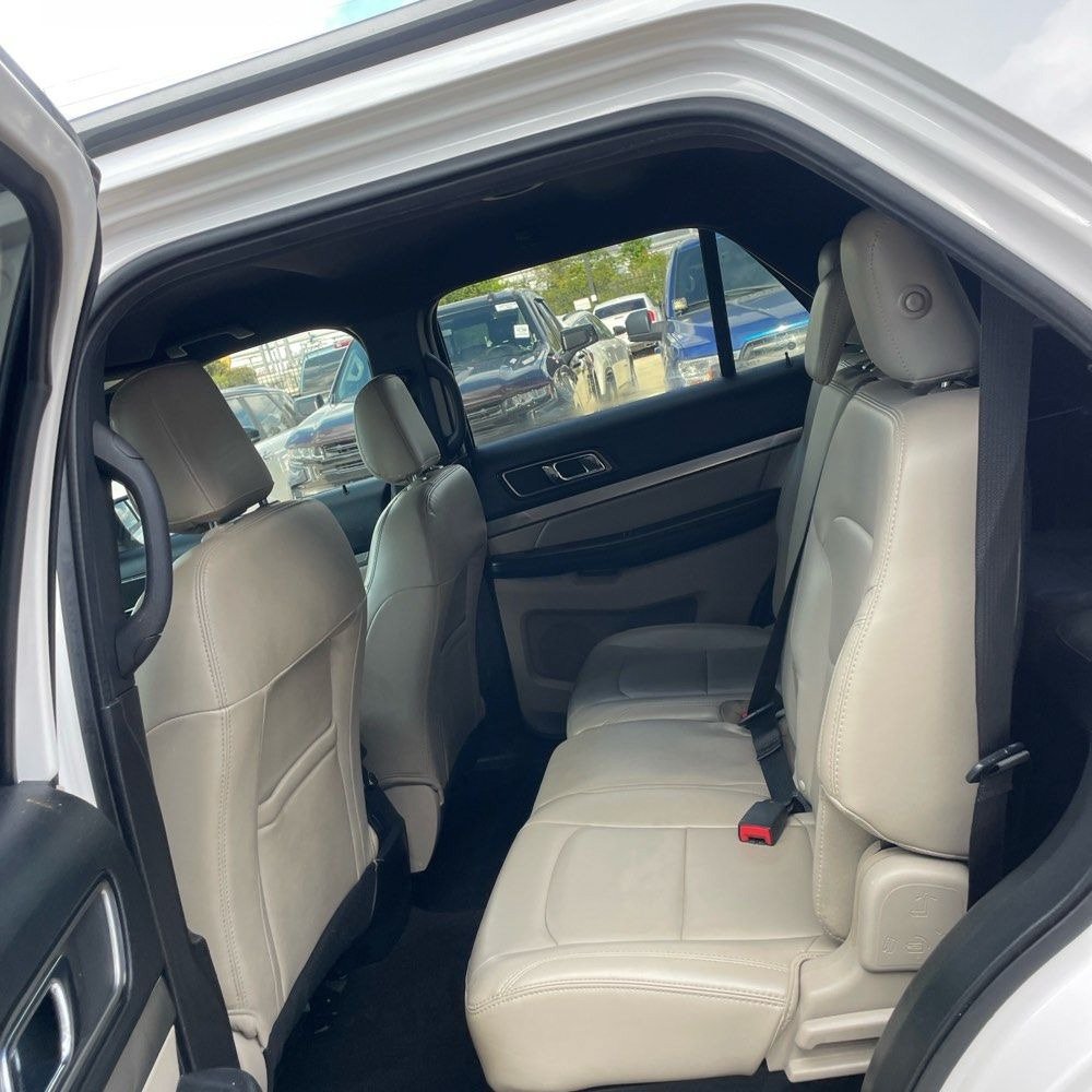 Used 2019 Ford Explorer XLT w/ Equipment Group 202A FWD image 12