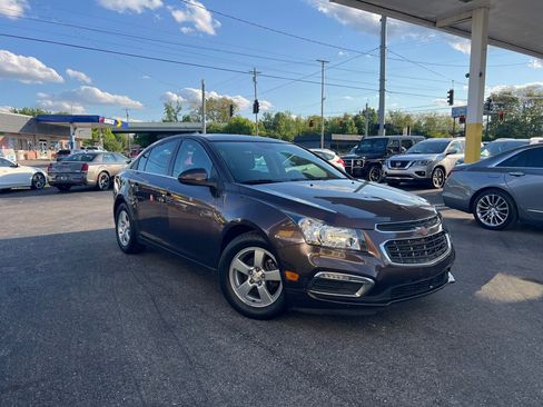 Used 2015 Chevrolet Cruze LT FWD image 1