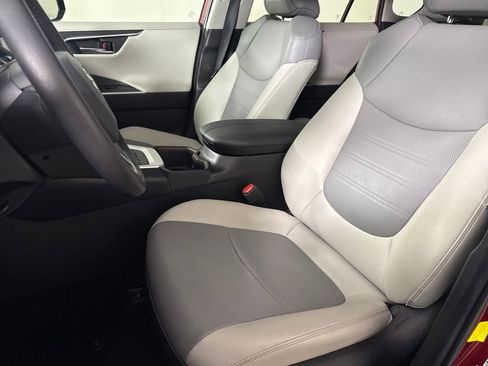 Used 2022 Toyota RAV4 Limited image 10