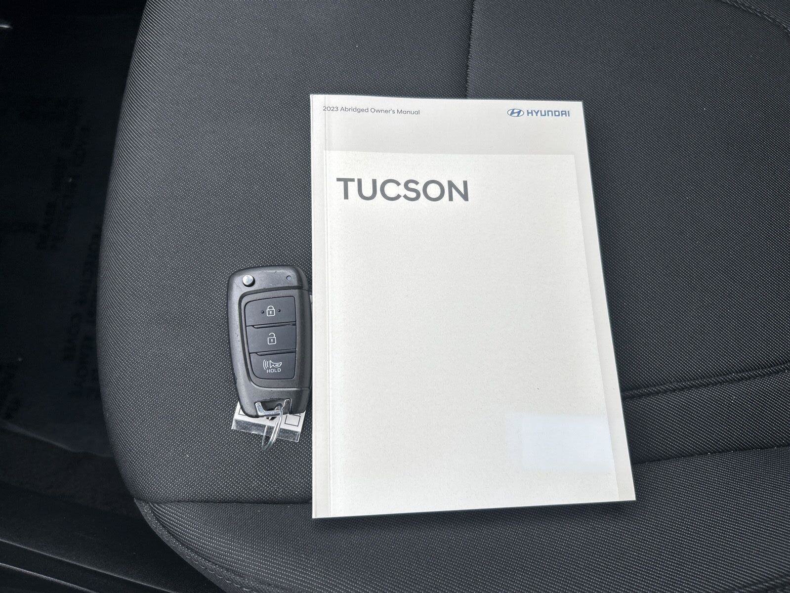 Used 2023 Hyundai Tucson SE AWD/4WD image 3