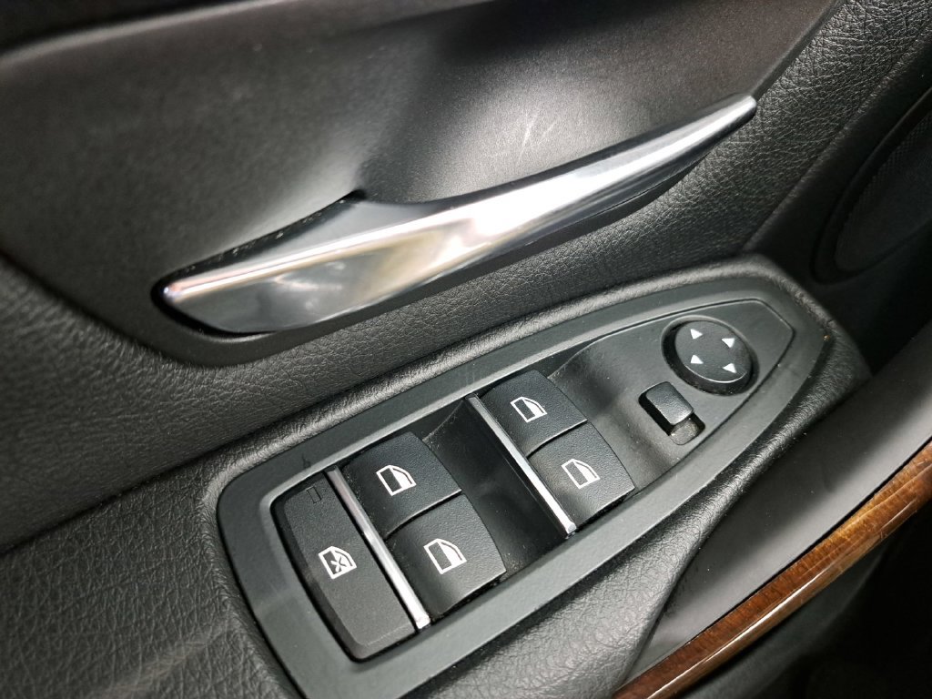 Used 2016 BMW 320i Sedan RWD image 21
