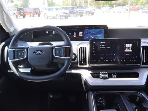Used 2025 Ford Expedition Active AWD/4WD image 15