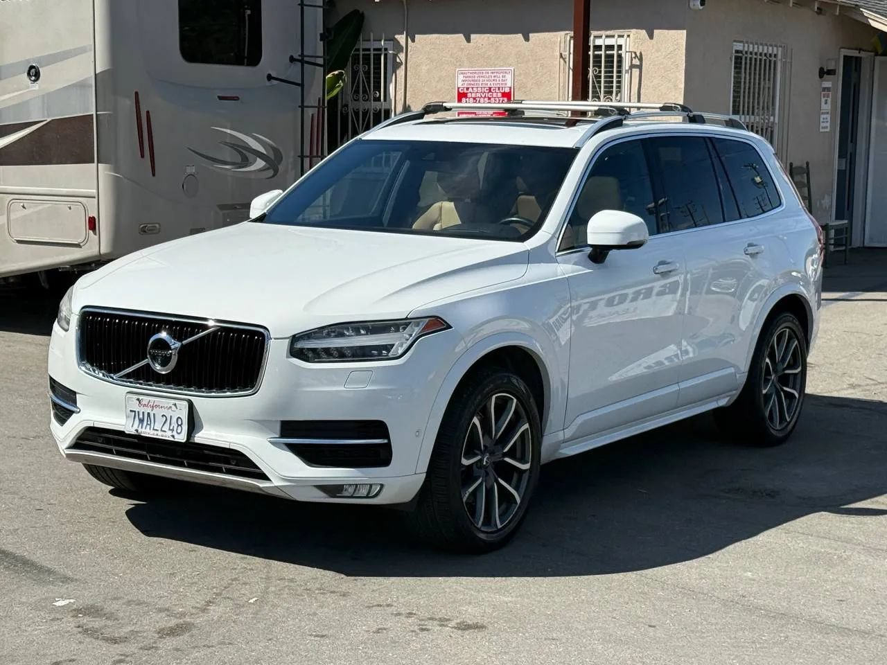 Used 2017 Volvo XC90 T6 Momentum w/ Vision Package AWD/4WD image 9