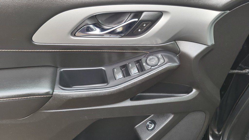 Used 2021 Chevrolet Traverse LT FWD image 14