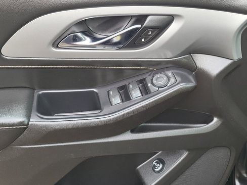 Used 2021 Chevrolet Traverse LT FWD image 14