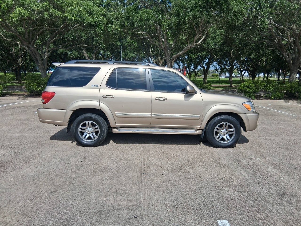 Used 2007 Toyota Sequoia SR5 RWD image 7