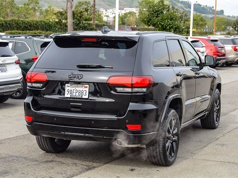 Used 2022 Jeep Grand Cherokee Laredo X image 4