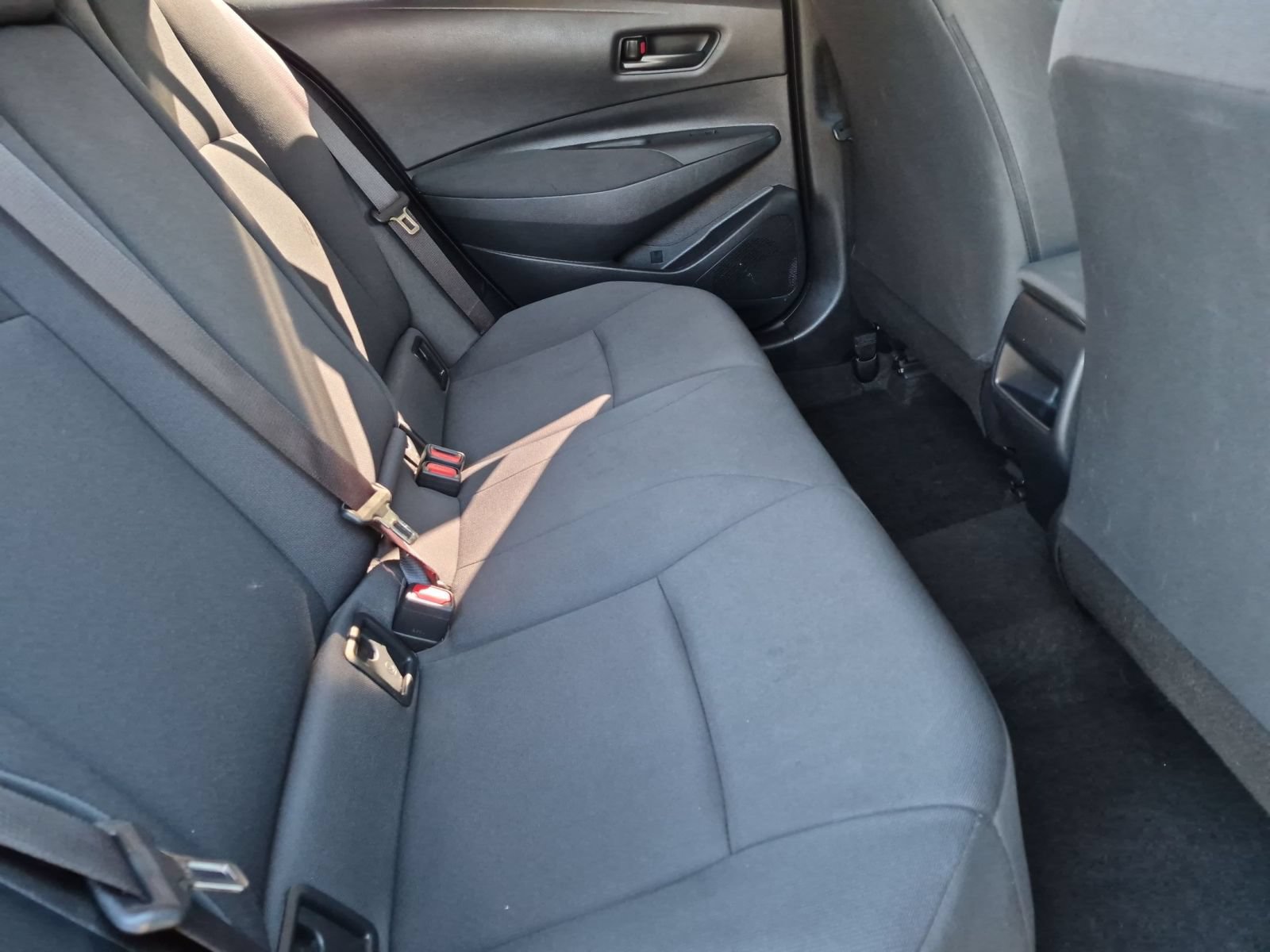 Used 2022 Toyota Corolla LE FWD image 29