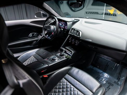 Used 2017 Audi R8 V10 w/ 20" Wheel Package image 61