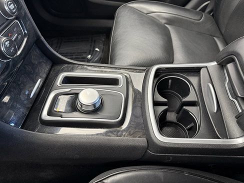Used 2019 Chrysler 300 Limited image 36