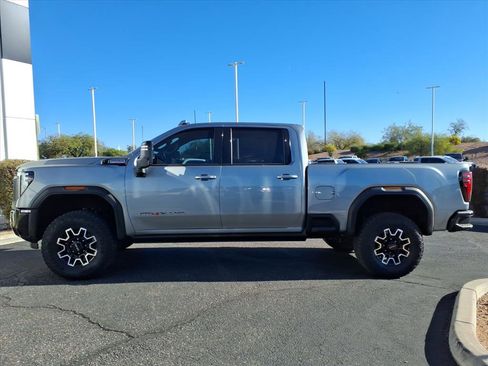 Used 2024 GMC Sierra 2500 AT4X image 8