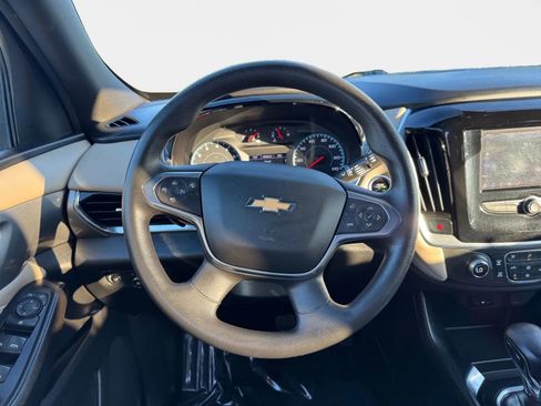 Used 2022 Chevrolet Traverse LS FWD image 15