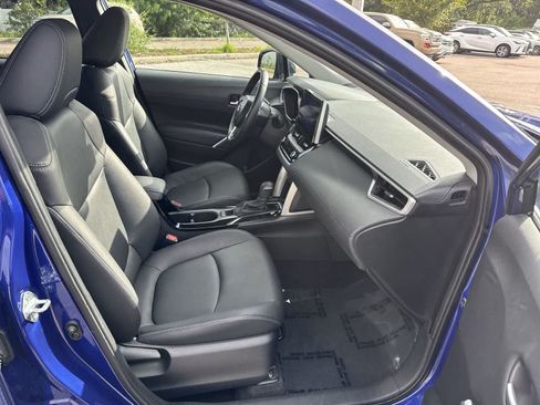 Used 2025 Toyota Corolla Cross XLE FWD image 28