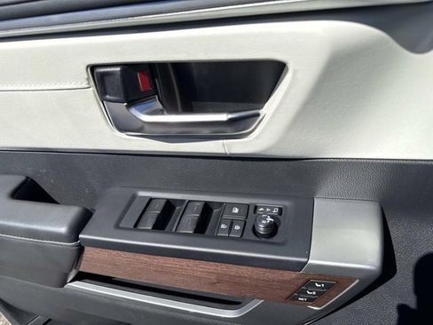 Used 2025 Toyota Sequoia Capstone image 9