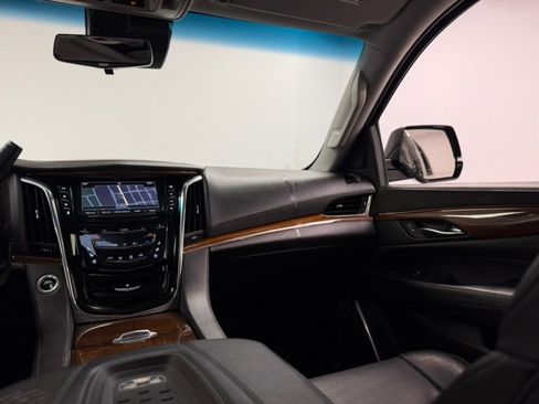 Used 2017 Cadillac Escalade Luxury AWD/4WD image 51