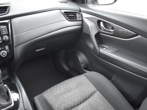 Used 2019 Nissan Rogue SV w/ Sun & Sound Touring Package image 19