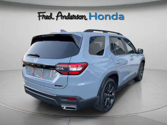 Used 2025 Honda Pilot Sport image 6