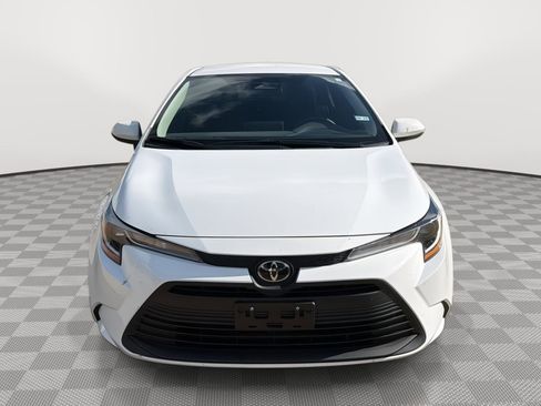 Used 2023 Toyota Corolla LE FWD image 2